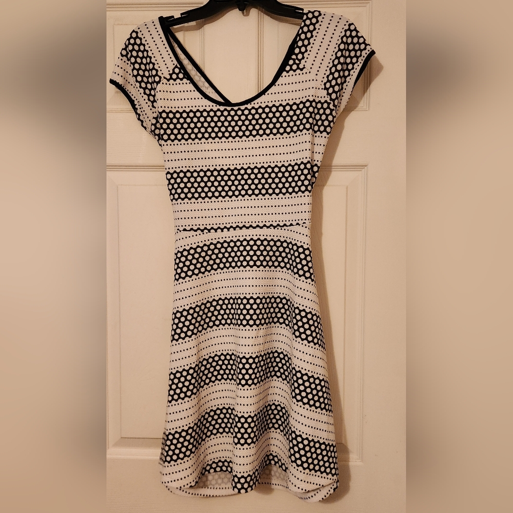 Dress, Off the Shoulder fit, black and white, pre-owned, no size or tags